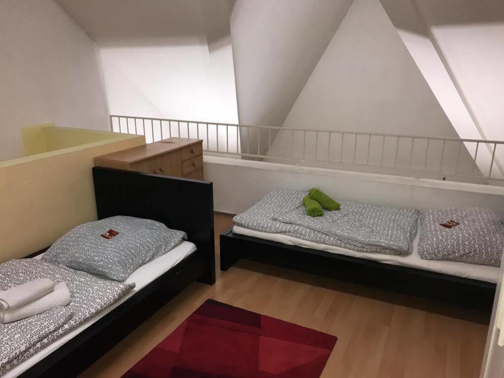 A&S Ferienwohnungen Roonstrasse Bonn Buitenkant foto