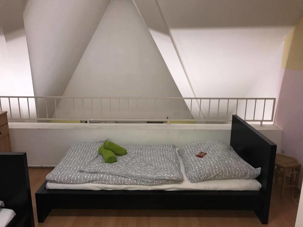 A&S Ferienwohnungen Roonstrasse Bonn Buitenkant foto