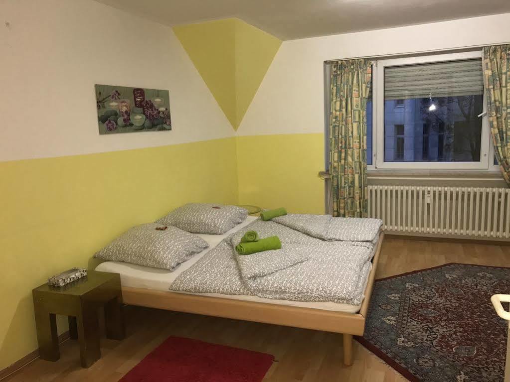 A&S Ferienwohnungen Roonstrasse Bonn Buitenkant foto