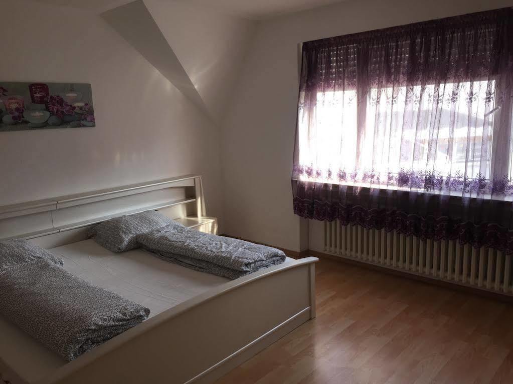 A&S Ferienwohnungen Roonstrasse Bonn Buitenkant foto