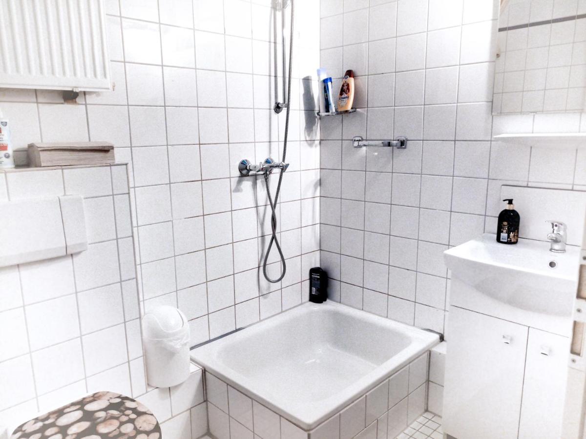 A&S Ferienwohnungen Roonstrasse Bonn Buitenkant foto